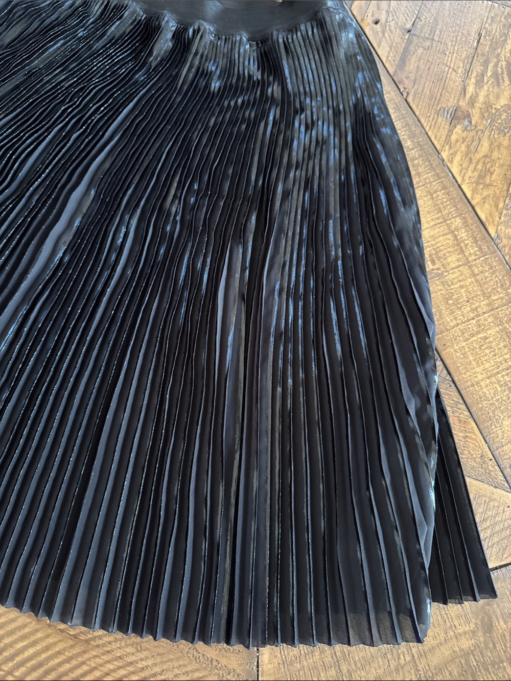 Guess Shiny Black Pleated Midi Skirt - Picture 6 of 6